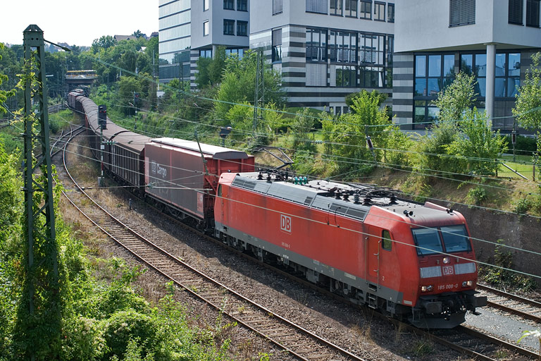 185 008 mit CSQ 60082 in der Verbindungskurve Stuttgart-Nord (August 2008)