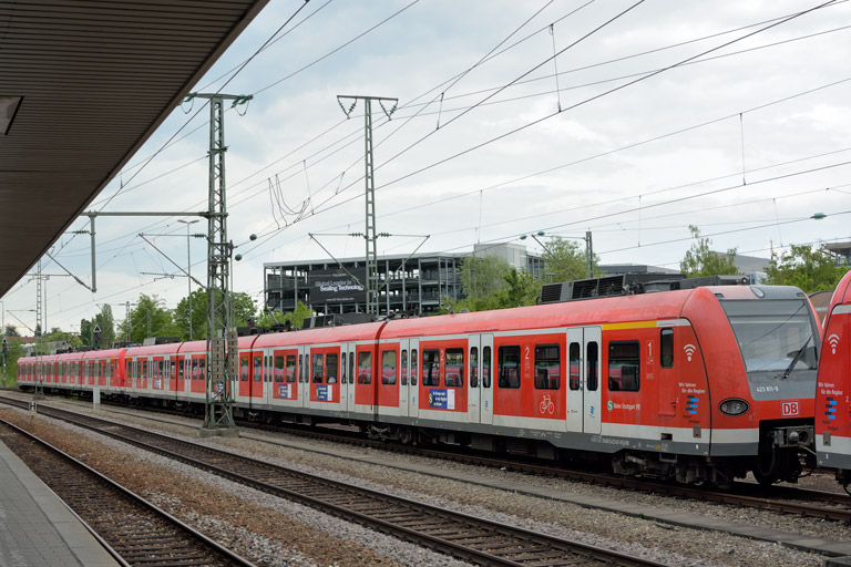 423 811 und Baureihe 423 bei km 15,6 (Mai 2019)