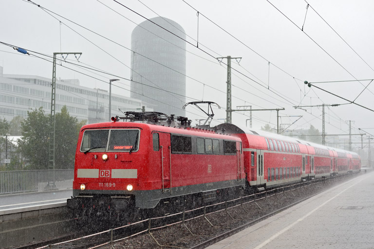 111 169 mit S-Bahnersatzzug bei km 15,6 (August 2021)