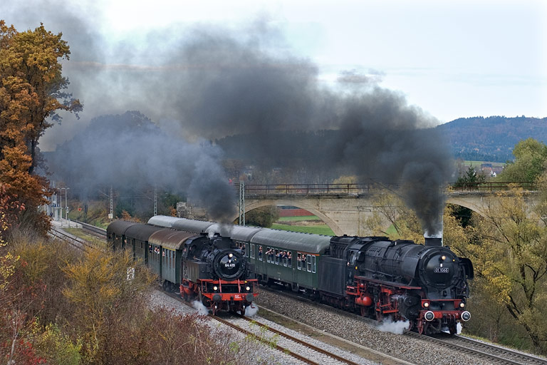 64 419 und 01 1066 in Rottweil (Oktober 2010)