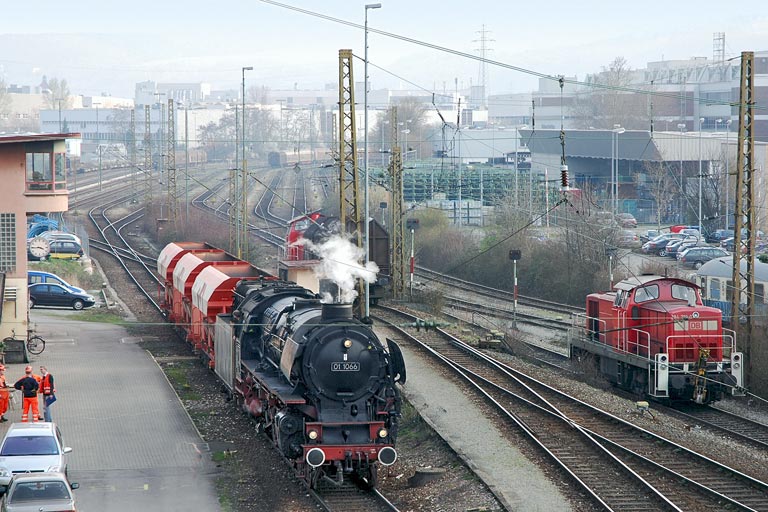 01 1066 in Stuttgart-Hafen (März 2007)