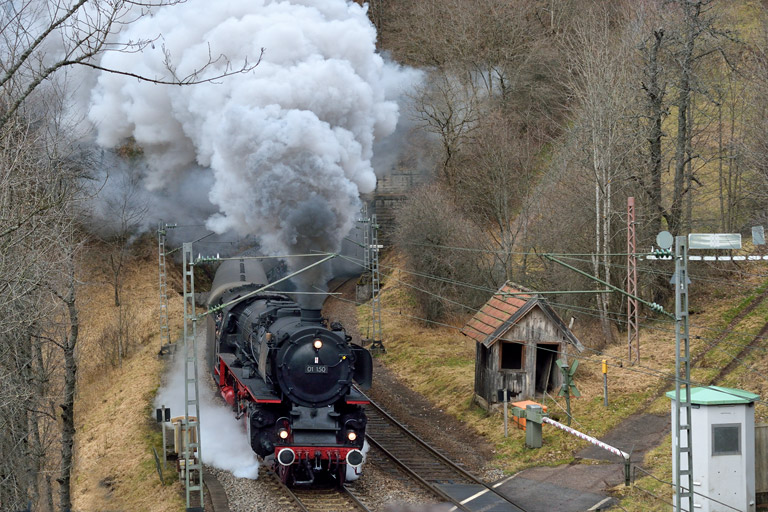 01 150 mit DPE 79442 bei Triberg (Januar 2014)