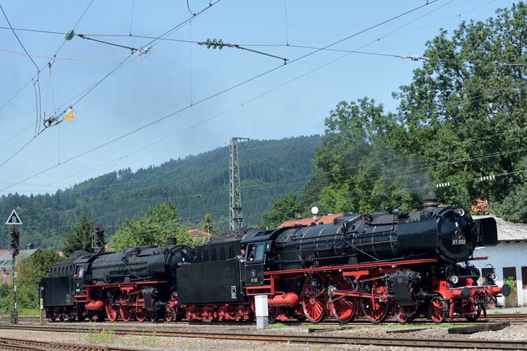 01 202 und 01 150 in Hausach (August 2015)