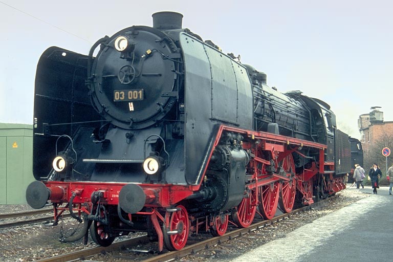 03 001 in Aalen (Dezember 1993)