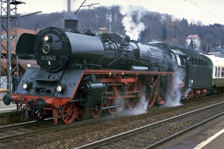 03 1010 in Schw&auml;bisch-Gm&uuml;nd (Dezember 2000)