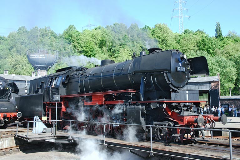 23 023 in Bochum-Dahlhausen (April 2007)
