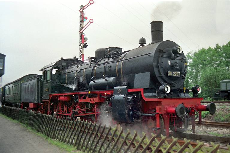 38 2267 in Bochum-Dahlhausen (Mai 1995)
