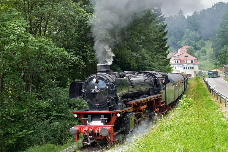 41 018 bei Laufenmühle (Juli 2010)