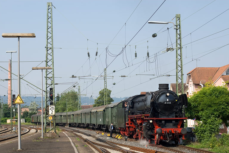 41 018 in Schorndorf (Juni 2010)