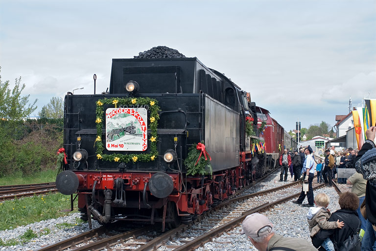 50 2740 und 212 084 in Welzheim (Mai 2010)