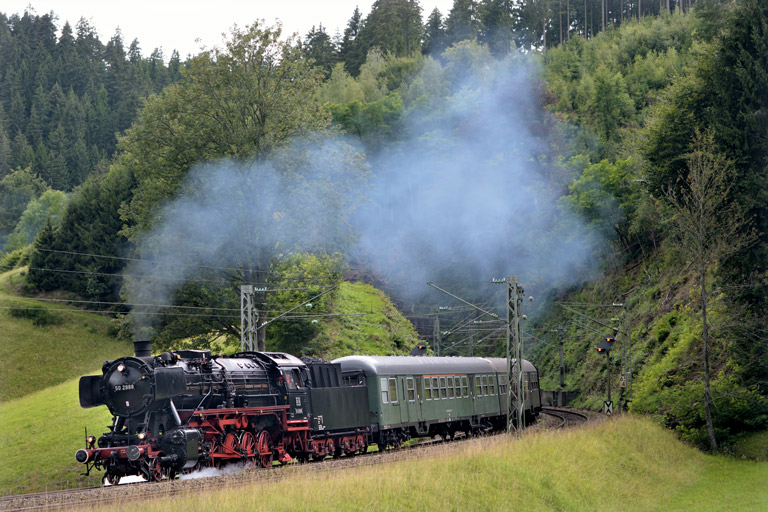 50 2988 mit DPE 79800 bei Triberg (August 2014)