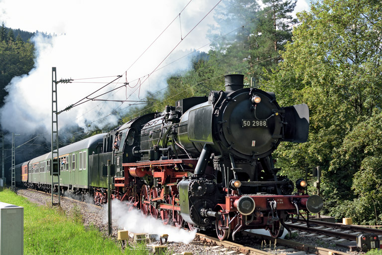 50 2988 mit DPE 79802 bei Niederwasser (August 2014)