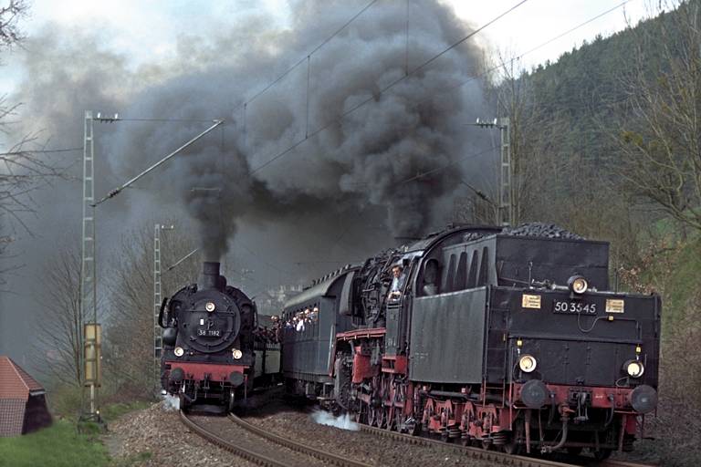 50 3545 in Begleitung von 38 1182 bei Hornberg (April 1999)