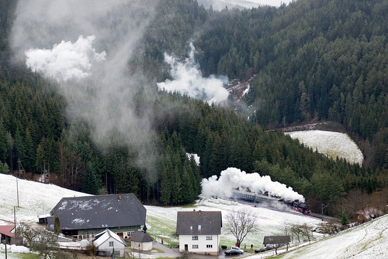 52 7596 in Niederwasser (Januar 2012)