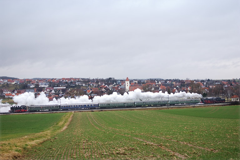 52 7596 und 64 419 bei Eutingen (Januar 2012)