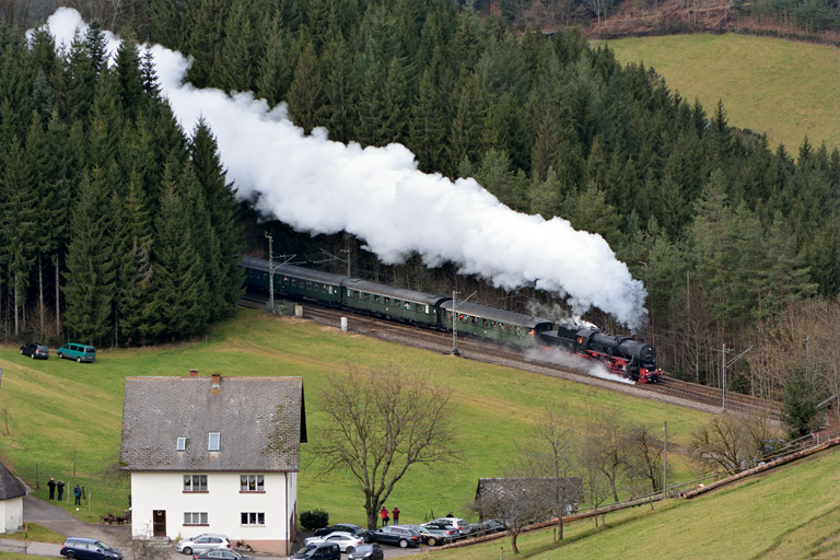 52 7596 mit DPE 79755 bei Niederwasser (Januar 2014)