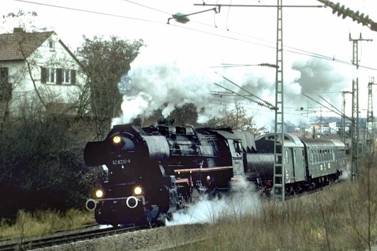 52 8200 bei km 17,4 (Dezember 1993)