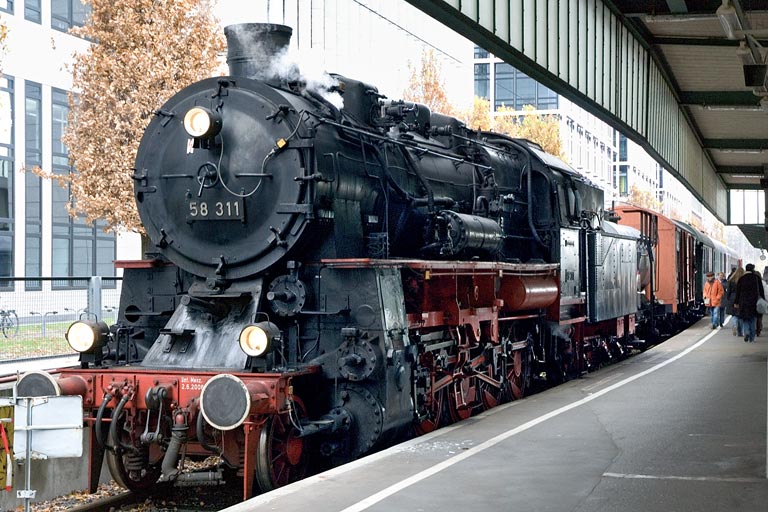 58 311 in Stuttgart Hbf (November 2007)