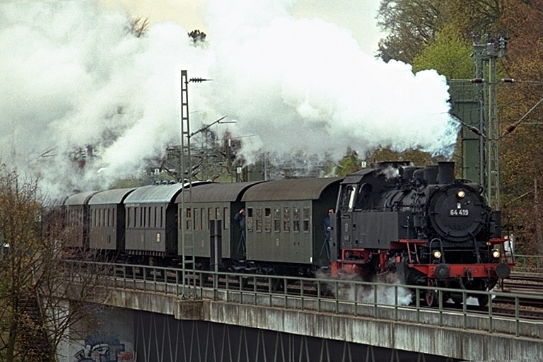 64 419 in Stuttgart-Vaihingen (April 2001)