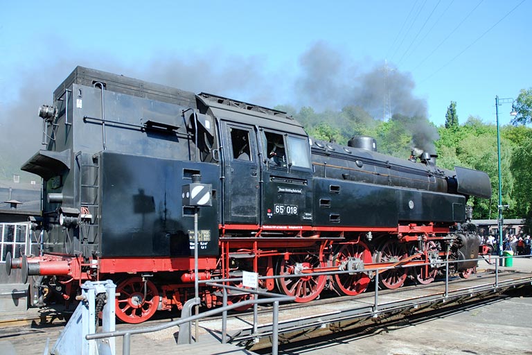 65 018 in Bochum-Dahlhausen (April 2007)