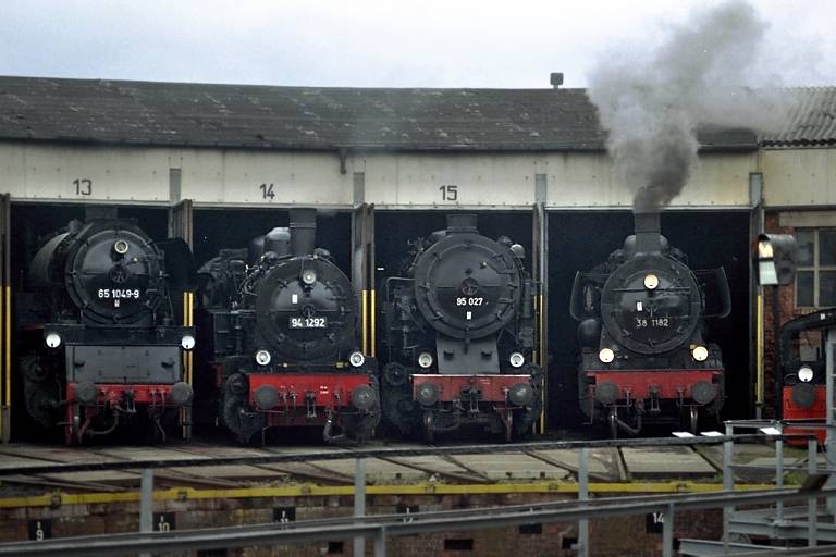 65 1049, 94 1292, 95 027 und 38 1182 in Arnstadt (April 1999)