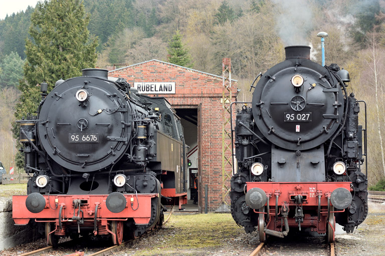 95 027 und 95 6676 in R&uuml;beland (M&auml;rz 2015)