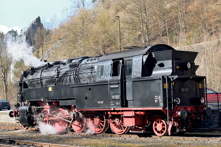 95 027