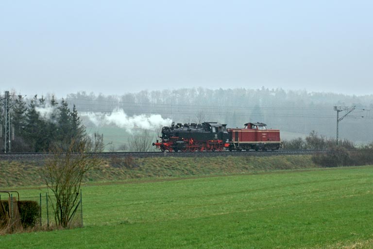 86 333 (mit V 100 1041) bei Magstadt (M&auml;rz 2007)