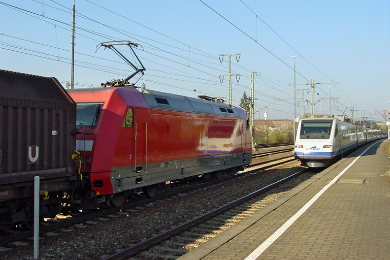 ETR 470 und 101 003 bei km 25,8 (März 2002)