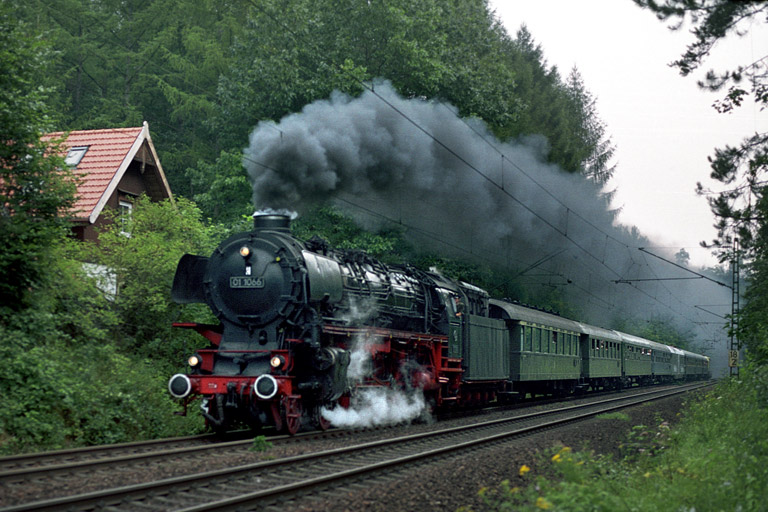 01 1066 bei Stuttgart-Rohr (August 2004)