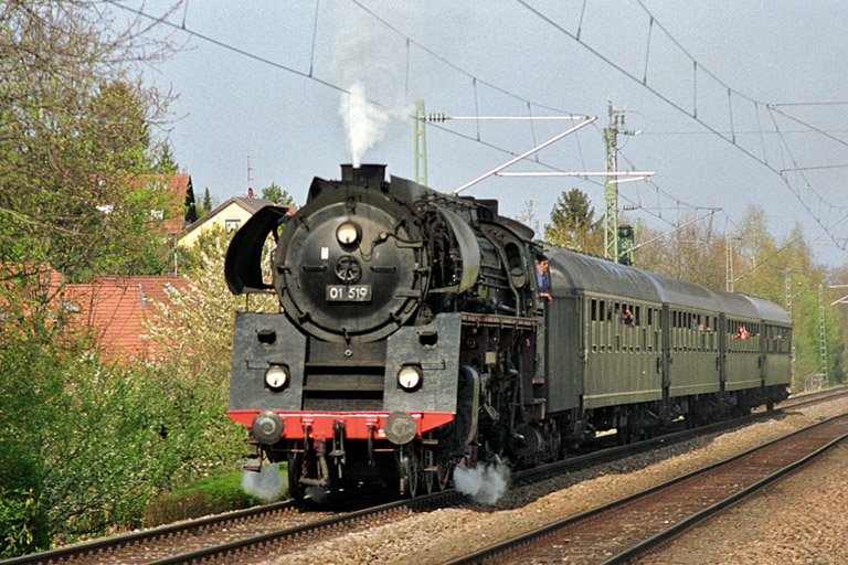 01 519 in Stuttgart-Dachswald (April 2003)