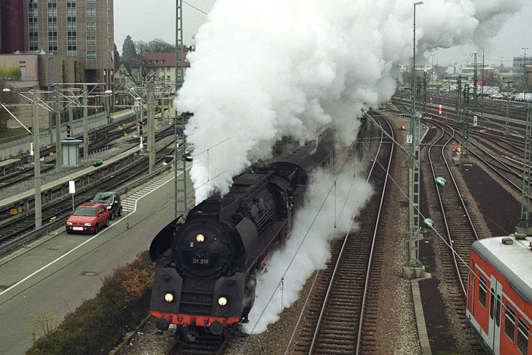01 519 in Stuttgart-Vaihingen (Dezember 2004)