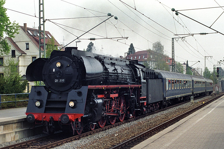 01 519 in Stuttgart-Vaihingen (April 2003)