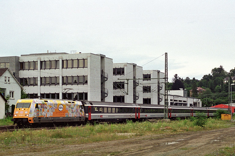 101 001 mit IC 380 bei km 8,8 (Juli 2003)