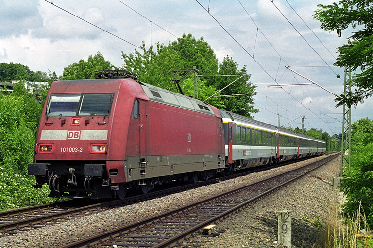 101 003 mit IC 380 bei km 16,8 (Juli 2003)