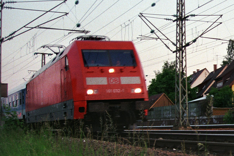101 032 mit IR 2380 bei km 16,6 (Mai 1999)