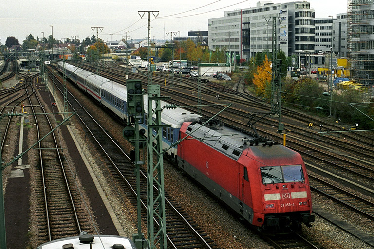 101 059 mit Cisalpino-Ersatzzug (Oktober 2002)