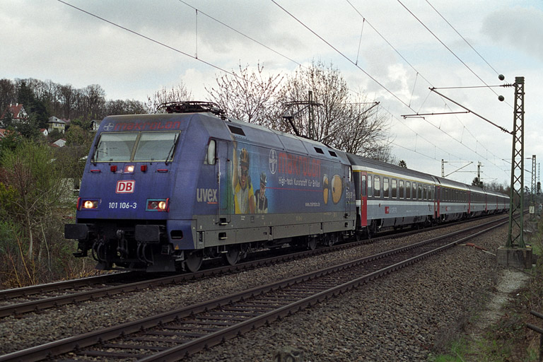 101 106 mit IC 381 bei km 12,8 (April 2003)