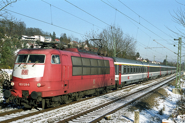 103 126 als "Schneekönigin" (Januar 2003)
