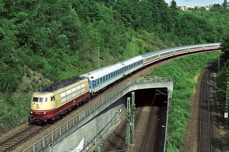 103 184 mit Cisalpino-Ersatzzug (Juli 2002)