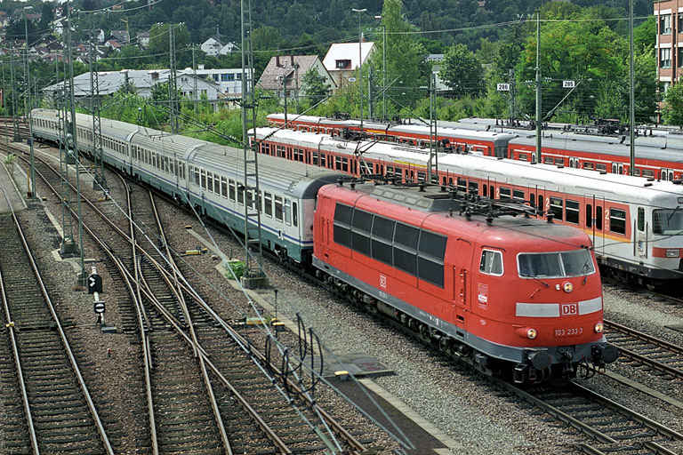 103 233 mit Cisalpino-Ersatzzug (August 2002)