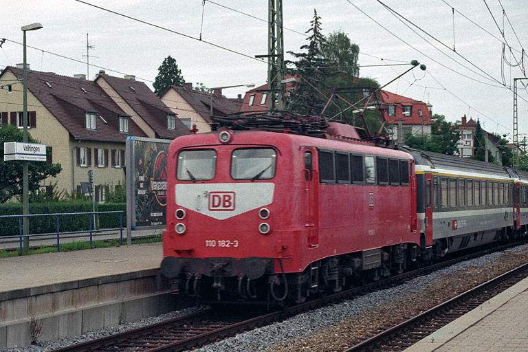 110 182 mit D-Zug bei km 15,6 (1997)