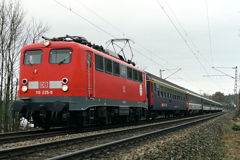 110 235 mit Cisalpino-Ersatzzug (Februar 2002)