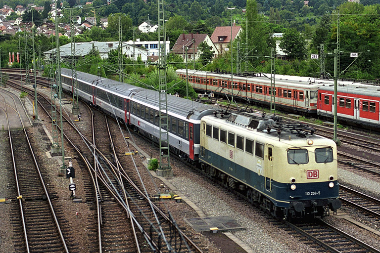 110 256 mit Cisalpino-Ersatzzug (September 2002)