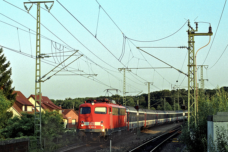 110 388 mit IC 380 bei km 16,8 (August 2003)