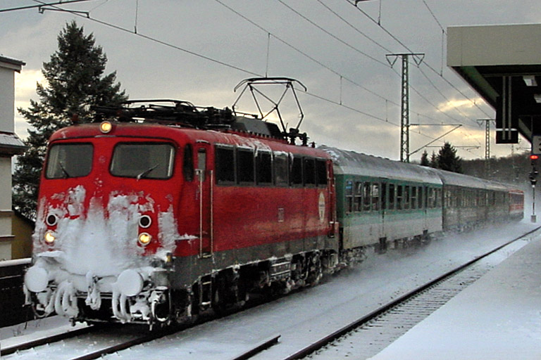 Baureihe 110 bei km 16,8 (Dezember 2001)