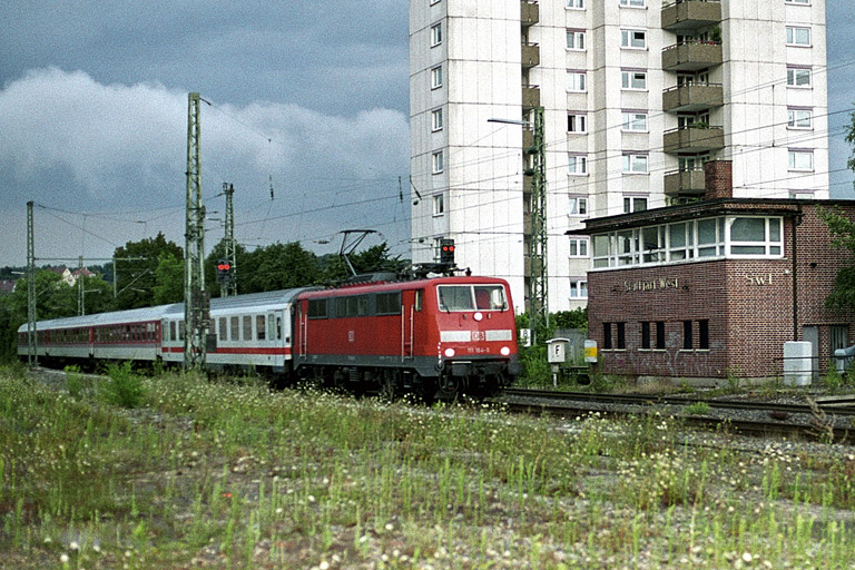 111 164 mit IR 2789 bei km 8,6 (August 2002)