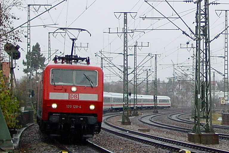 120 128 mit Cisalpino-Ersatzzug (November 2002)