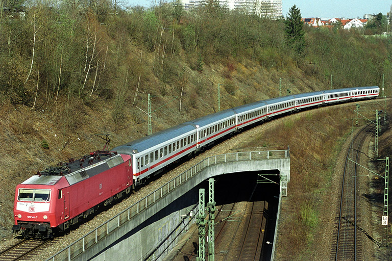 120 141 mit Cisalpino-Ersatzzug (April 2003)