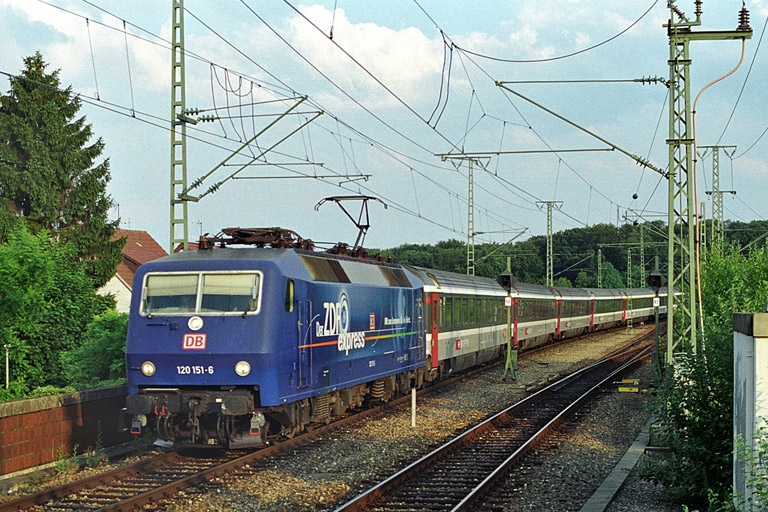 120 151 als farbigste Lok der Baureihe 120 (Juni 2003)